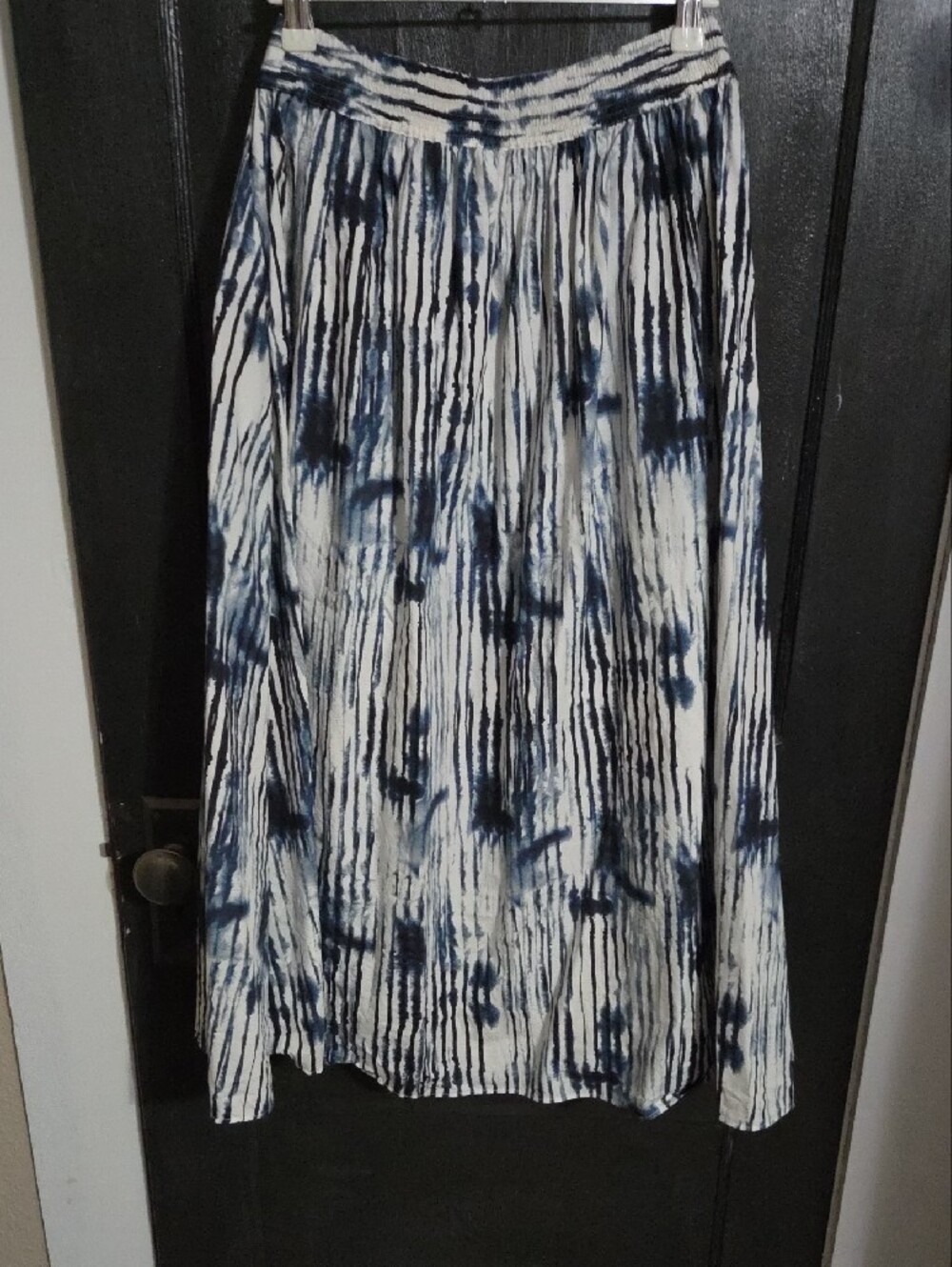 Simply Vera Vera Wang Navy and White Tie-Dye Maxi Skirt - Picture 3 of 3